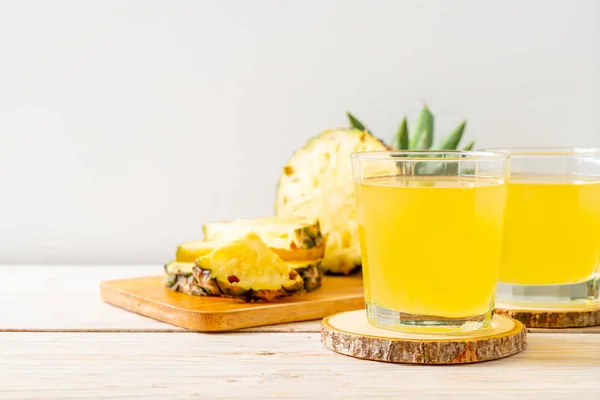 Zumo de piña fresca — Foto de Stock