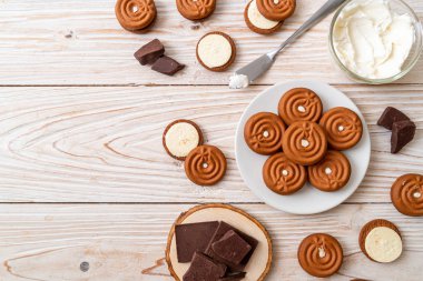 kremalı çikolatalı kurabiye