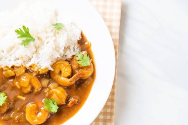 Pirinç Köri soslu karides