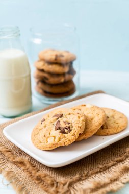 Çikolata parçacıklı kurabiye. 