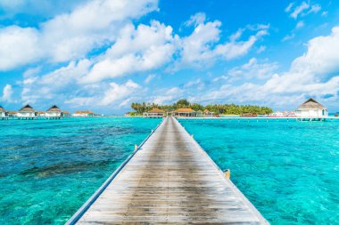 plaj ve deniz ile tropikal Maldivler tatil otel ve ada