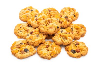 Mısır gevreği, kuru üzüm ve bademli ev yapımı kurabiyeler.