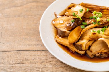 tavada kızartılmış Kral istiridye, istiridye soslu mantar