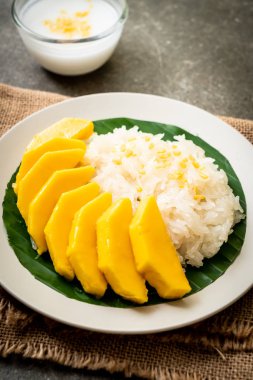 yapışkan pirinç ile mango