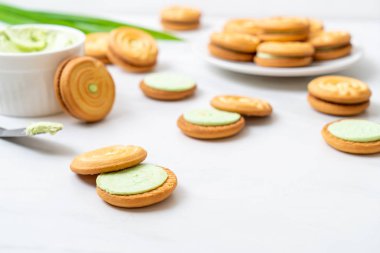 pandan kremalı kurabiyeler