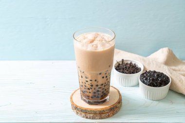 Kabarcıklar ile Tayvan süt çayı