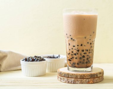 Kabarcıklar ile Tayvan süt çayı