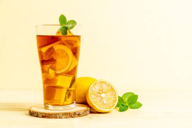Buz limon çay bardak