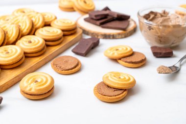 krem çikolata kurabiye