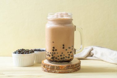 Kabarcıklar ile Tayvan süt çayı