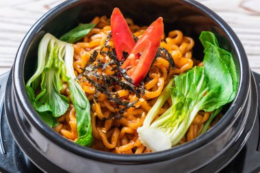 sebze ve kimchi Koreli anlık erişte