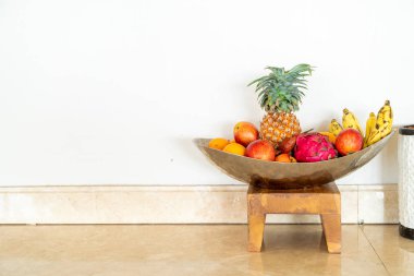 tepsi üzerinde meyve Mix