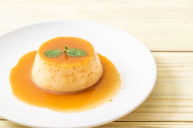 Ev yapımı karamel kremalı puding