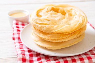 Kızarmış gevrek roti hamur