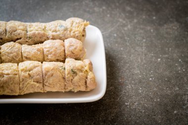 Buharda yengeç et rulo