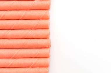 çilek krema lezzet ile bisküvi gofret sopa