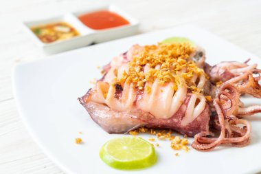 sarımsaklı kızarmış kalamar