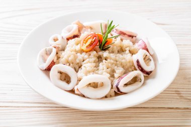 Kalamarlar veya ahtapot risotto