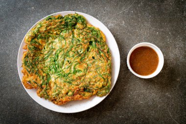  Kızarmış yumurta ve baharatlı karides hamur tırmanma