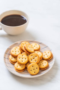 ananas reçeli ile bisküvi