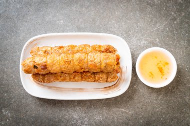 Derin kızarmış Yengeç rulo