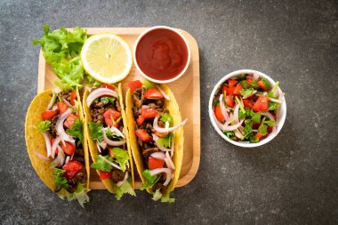 et ve sebze ile tacos 