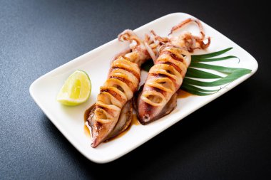 teriyaki soslu ızgara kalamar