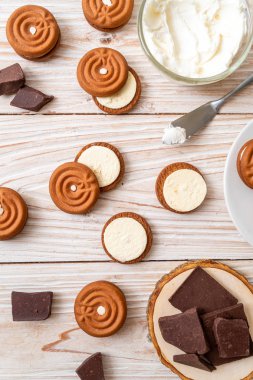 kremalı çikolatalı kurabiye