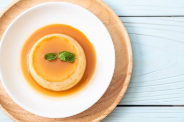 Ev yapımı karamel kremalı puding