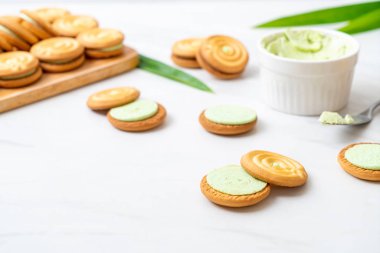 pandan kremalı kurabiyeler