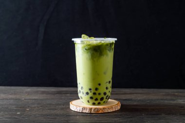 kabarcık ile yeşil çay latte