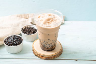 Kabarcıklar ile Tayvan süt çayı