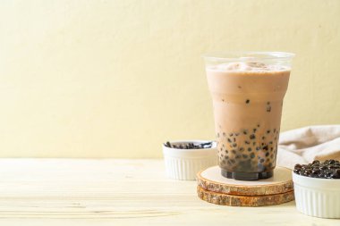 Kabarcıklar ile Tayvan süt çayı