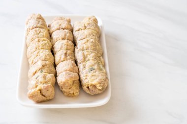 Buharda yengeç et rulo