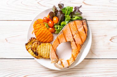 sebze ile ızgara somon biftek fileto