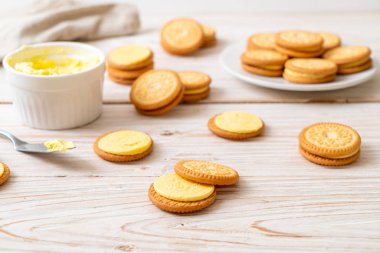 tereyağı krema ile çerezleri