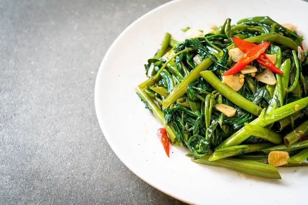 Fritto in padella cinese Morning Glory o spinaci d'acqua — Foto Stock