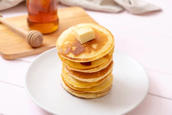 Pancakes with butter and honey — Stock Photo, Image