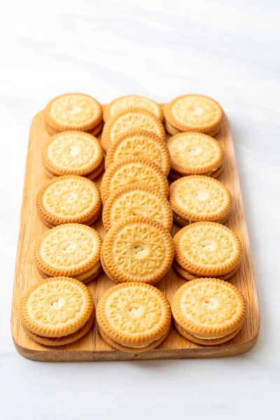 Galletas con crema de mantequilla —  Fotos de Stock