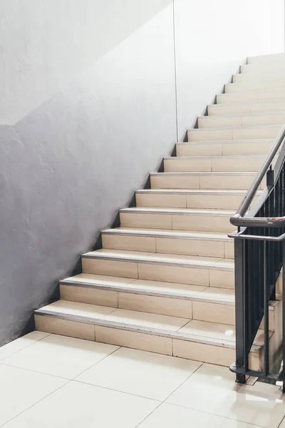 Abstraktní a prázdný krok schodiště — Stock fotografie