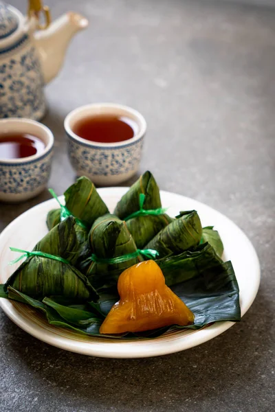 Zongzi nebo tradiční čínské Lepkavé rýžové knedlíky — Stock fotografie