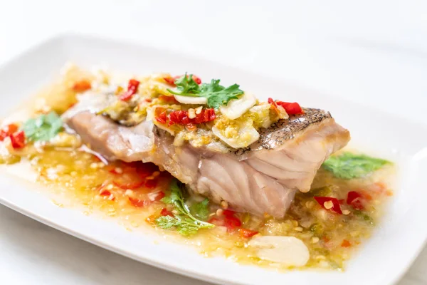 Kireç dressi orfoz balığı fileto Chili Lime Soslu buğulama