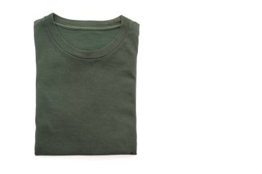 Beyaz arka plan üzerinde katlanmış t-shirt