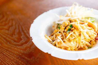 Tay tarzı noodle, pad Tay