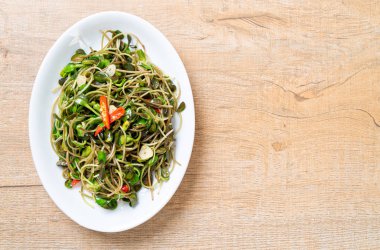 Istiridye sosu ile Kızarmış ayçiçeği Sprout