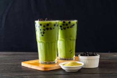 kabarcık ile yeşil çay latte