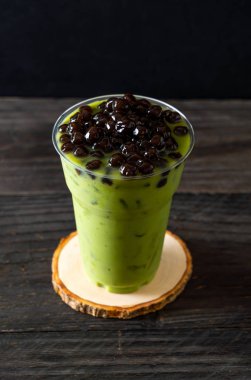 kabarcık ile yeşil çay latte