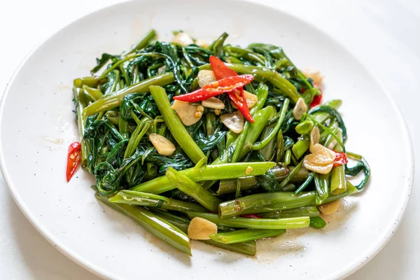 Fritto in padella cinese Morning Glory o spinaci d'acqua — Foto Stock