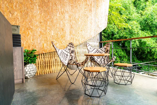 Boş açık veranda sandalye — Stok fotoğraf
