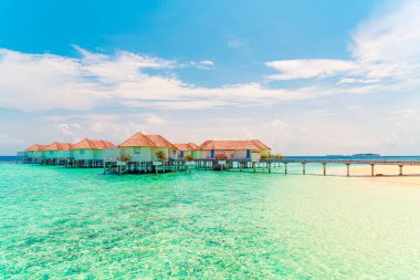 Plaj ile güzel tropikal Maldivler tatil oteli ve ada